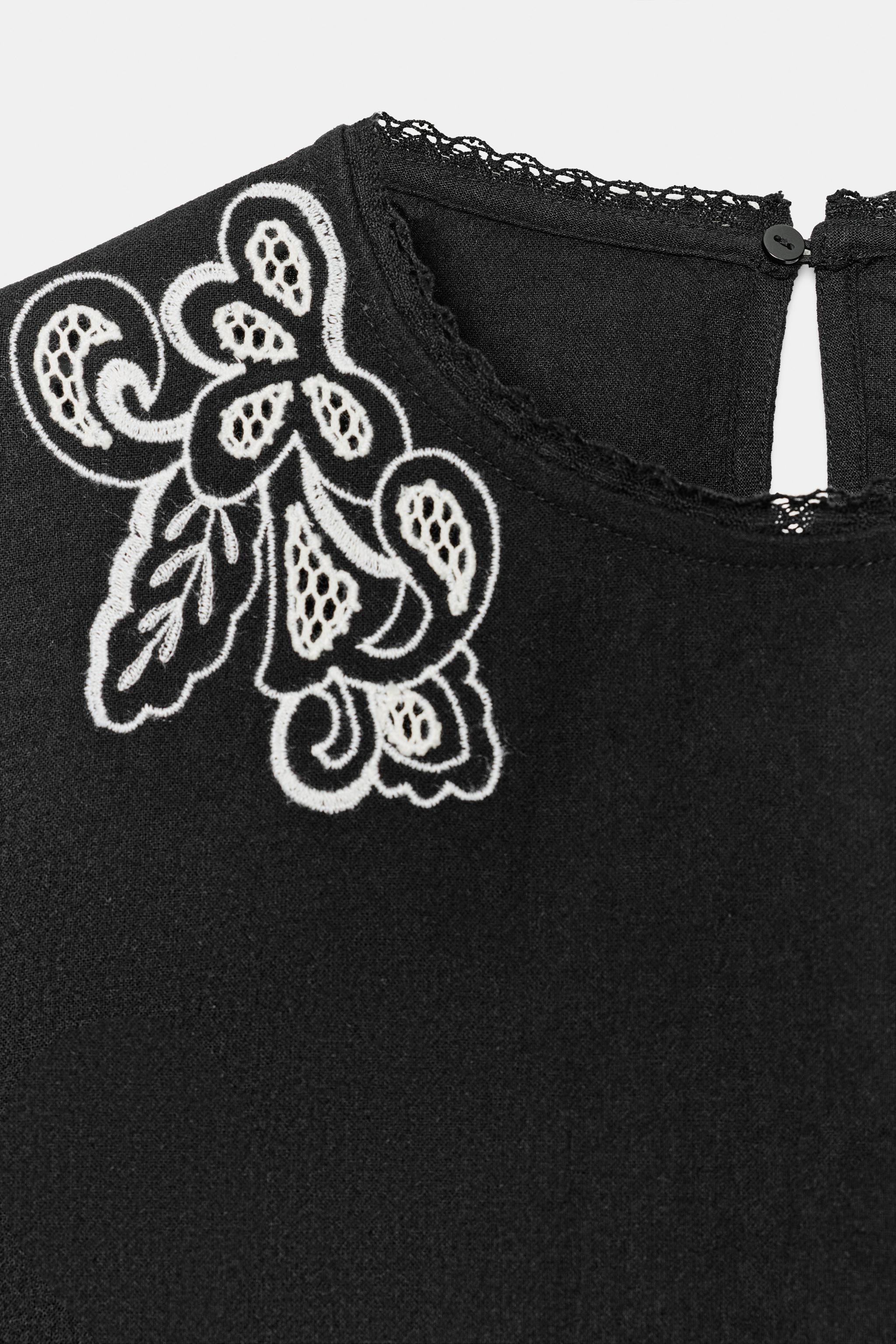 PUFF SLEEVE EMBROIDERED BLOUSE